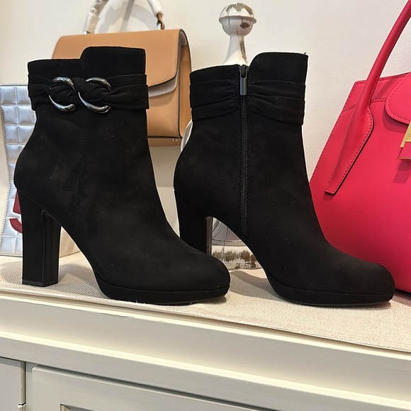 🪧 IMPO women’s boots in faux black suede, NWOT. Beautiful 4” boot w/ankle detail - Picture 3 of 9